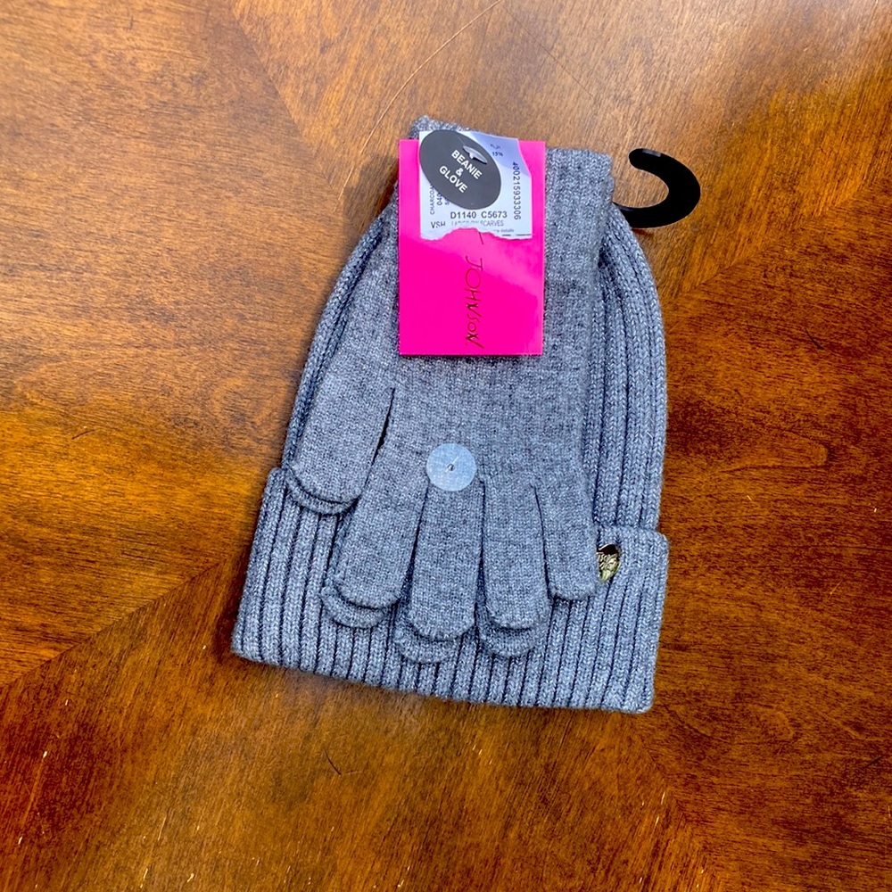 A hat and gloves